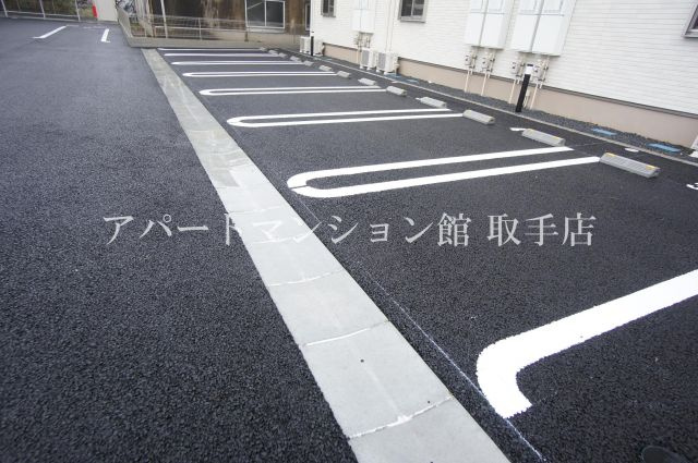 サニーサイトKの駐車場