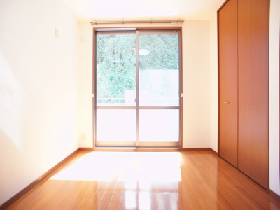 【子供部屋】 | ヴィヴァーチェＡ | 日当たり良好で明るい南側洋間です♪