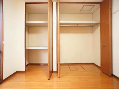 【収納】 | ヴィヴァーチェＡ | お部屋がスッキリ☆充実収納の南側洋間です♪