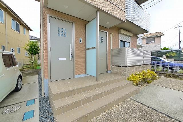 シャーメゾンプラムのエントランス|落ち着いたエントランスです