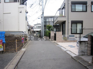 【前面道路含む現地写真】