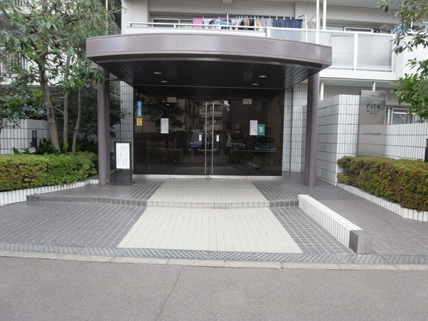 シティプラザ富士見町のエントランス