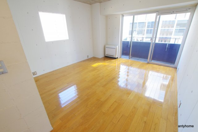 シーズアパートメント中之島　仲介手数料無料の居間・リビング