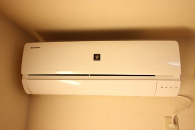 【設備】 | リヴェール高林Ｂ | シャープ製エアコン付きです