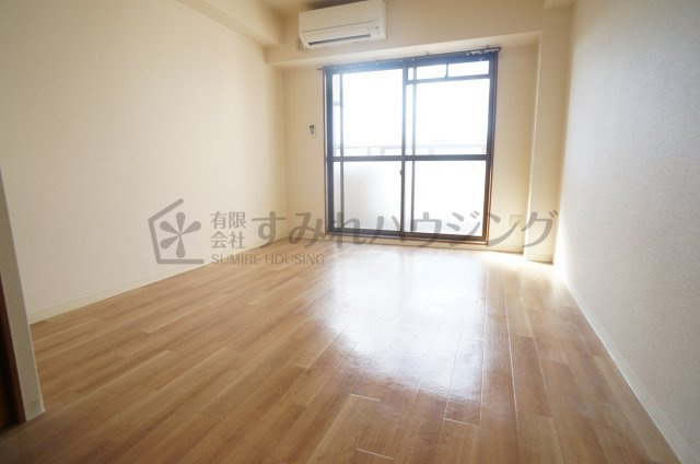 クレール宝塚Ⅱの居間・リビング