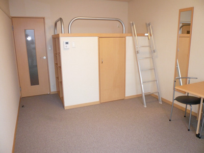 【居間・リビング】 | バンリュ | 造り付ベットタイプのお部屋です。