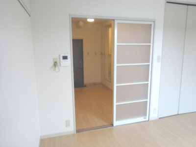 【居間・リビング】 | サンヴェールＢ棟 | 居間の入口にドアが付いているので、冷暖房も逃げません！