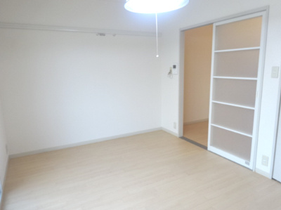 【居間・リビング】 | サンヴェールＢ棟 | 白を基調としたお部屋