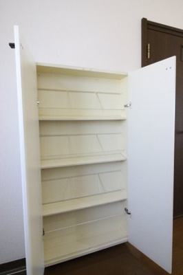 【収納】 | サンライフA | 一人暮らしでは十分なスペースのシューズボックス