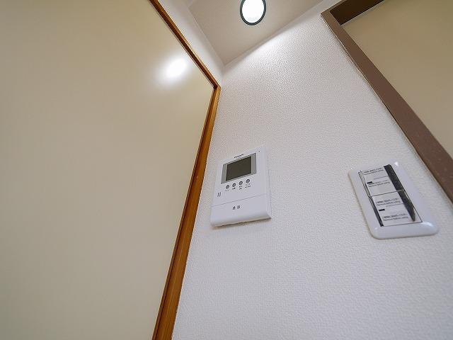 ファミール聖和のセキュリティ|モニター付きインターホンです