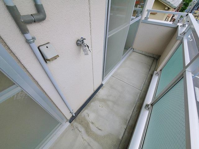 ファミール聖和の設備|洗濯機置き場です