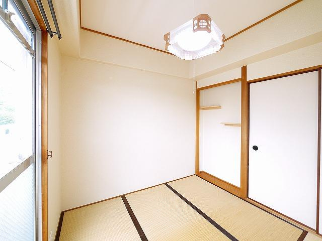 ファミール聖和の和室|日本らしい落ち着いた雰囲気の和室です