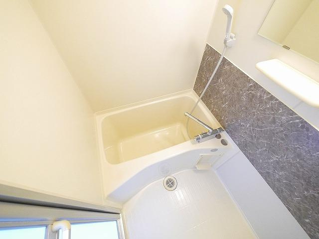 ファミール聖和の浴室|お風呂です