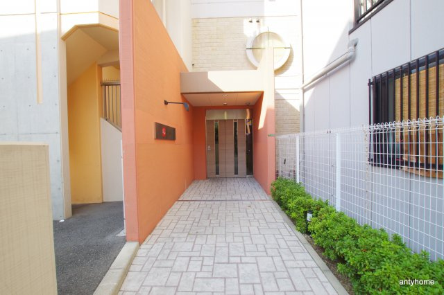 ドゥーエ本庄　仲介手数料無料のエントランス