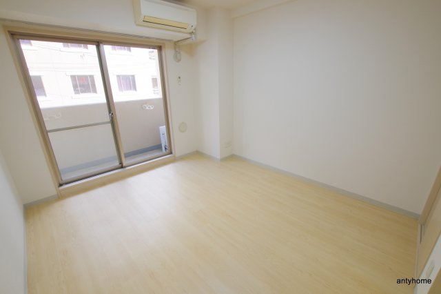 ドゥーエ本庄　仲介手数料無料の居間・リビング