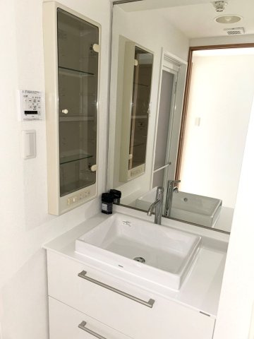 オーキッドレジデンス三ノ輪Ⅱの洗面所|身支度しやすい独立洗面台です