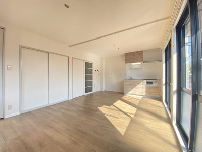 【キッチン】 | パークスクエア | キッチン、リビング南向きの明るい室内！キッチンとリビングをつなげてＬＤＫとしても使えます！