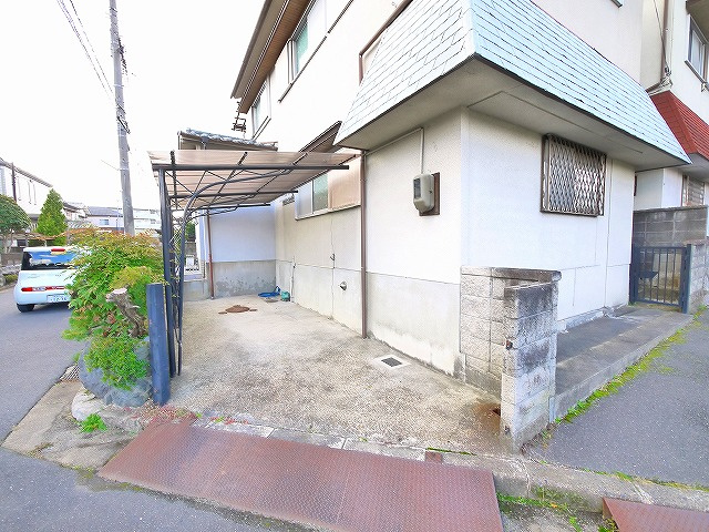 相楽川ノ尻貸家の駐車場