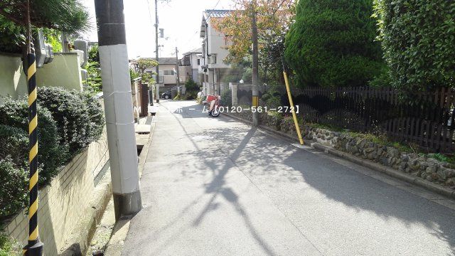 箕面市新稲１丁目　土地　の前面道路含む現地写真