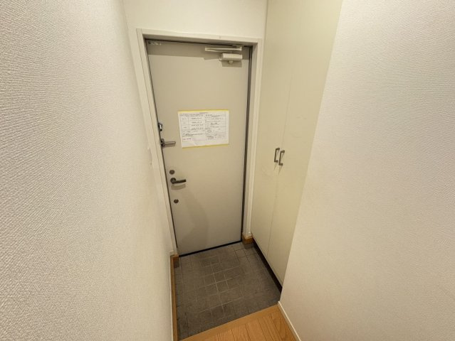 ファビュラス市川 Aの玄関