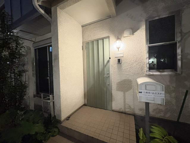 ファビュラス市川 Aのエントランス