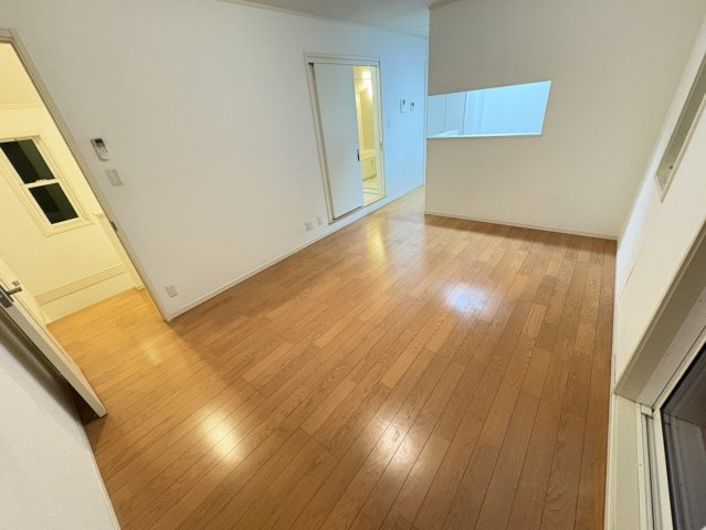 ファビュラス市川 Aの居間・リビング