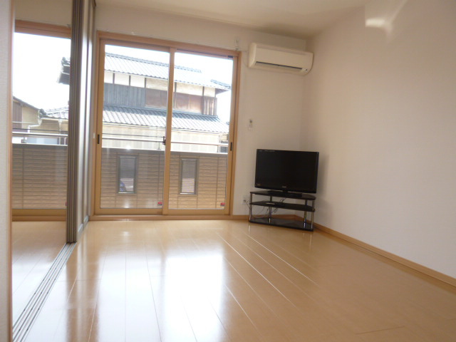 ソレイユ水江の居間・リビング|TVはつきません