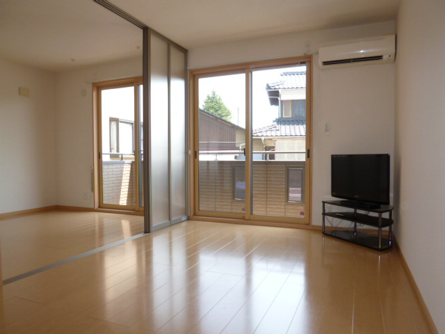 ソレイユ水江の居間・リビング|ＴＶはありません