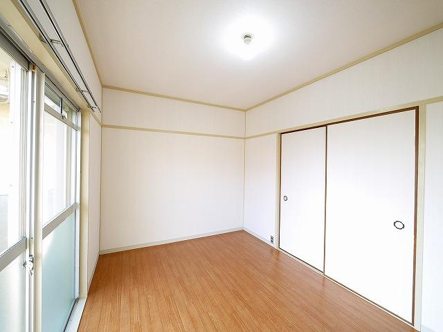マンション西田の洋室|スタンダードな洋室です