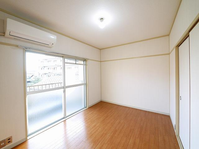 マンション西田の洋室|スタンダードな洋室です