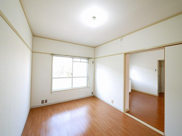 マンション西田の寝室|落ち着いた色調の寝室です