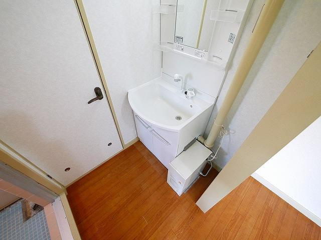 マンション西田の洗面所|脱衣スペースもあります