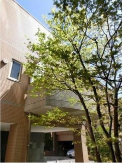 【エントランス】 | 駐車場・駐輪場も敷地内にあり