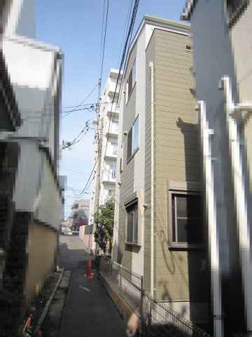 板橋区本町中古一戸建ての外観|西側通路