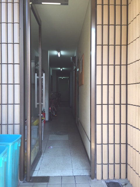 グレース九条のエントランス