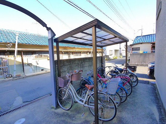 エクレール大安寺のその他共用部分|ゆったりとした駐輪スペース。