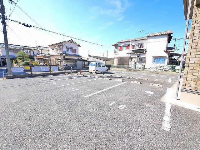 シャルマン　ヴィラージュAB棟　Ｂ棟の駐車場|駐車場完備です