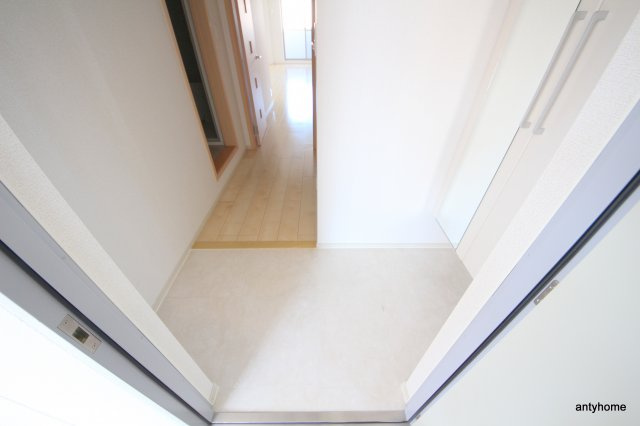 ラ　ヴィータ西梅田の玄関