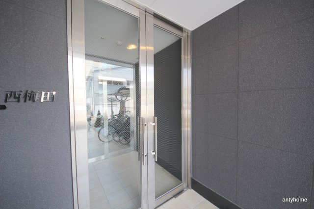 ラ　ヴィータ西梅田のエントランス