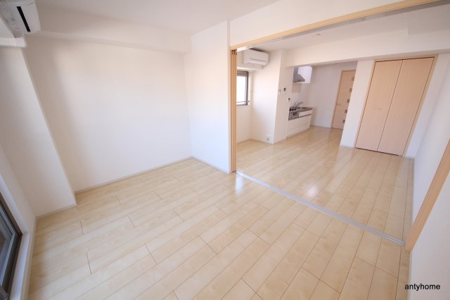 ラ　ヴィータ西梅田の洋室