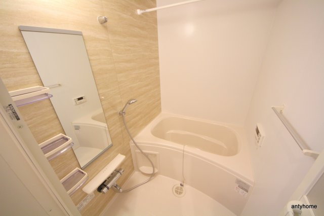 ラ　ヴィータ西梅田の浴室