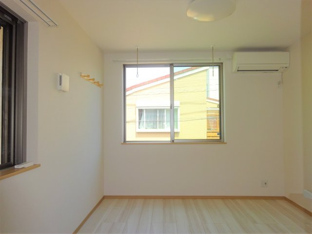 フローラ東小岩の洋室