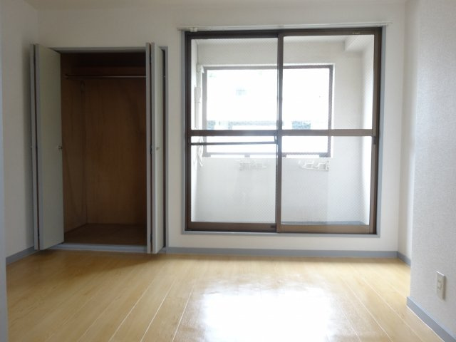 大仲売布メゾンドムールの洋室