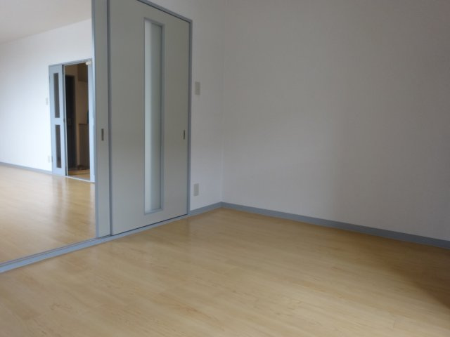 大仲売布メゾンドムールの洋室