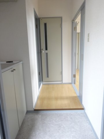 大仲売布メゾンドムールの玄関