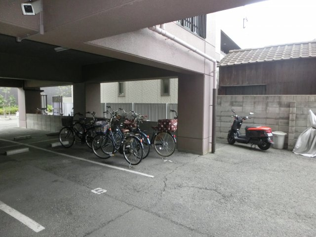 セゾン木川の駐車場