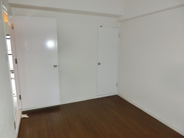 セゾン木川の洋室