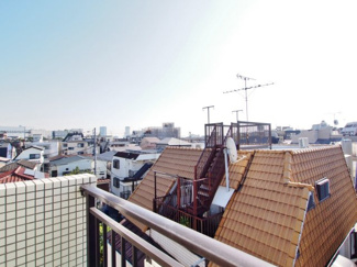 【展望】 | 周りに高い建物が無いので、４階のお部屋からの眺望はどの方向も良好！
