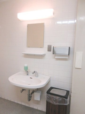 【洗面所】 | 明海三宮ビル | 男性用洗面台