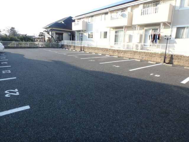 グランハイムB棟の駐車場